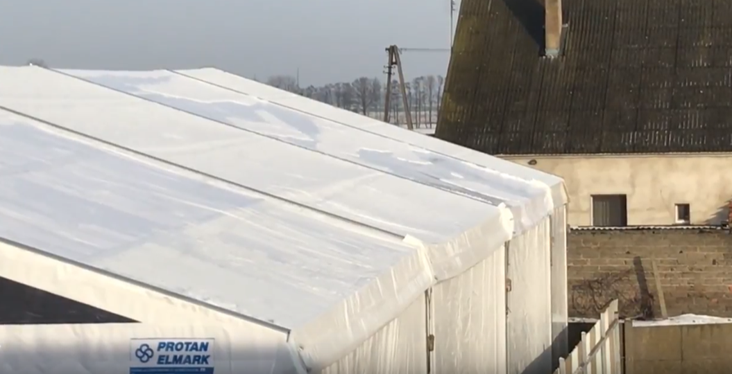 Hale przystosowane na zimę - zsuwający się śnieg