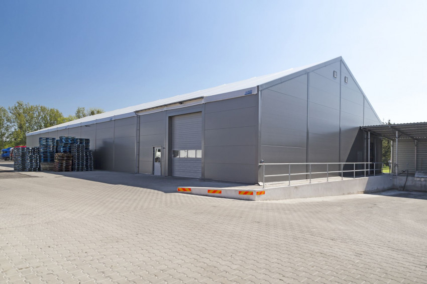 Podstawowy zabieg po zimie – umycie hali